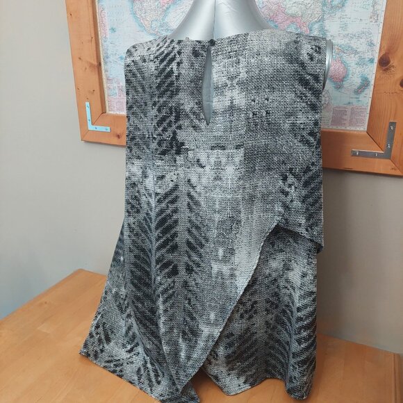 Worthington Plus Size Black and Grey Symmetrical Sleeveless Top Women's 2X - Picture 4 of 10